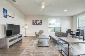 Chic Modern 2 Bedroom in Houston by Stay Gia